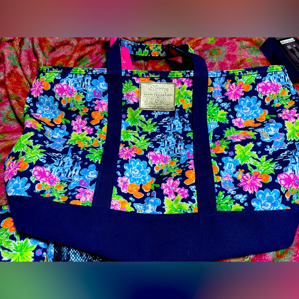 ‼️NEW‼️
Lilly Pulitzer Disney Tote Bag